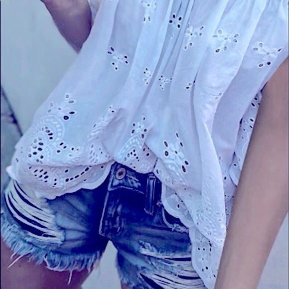 Boho Lace Hollow Out Embroidered Sleeveless Blouse - Picture 3 of 6